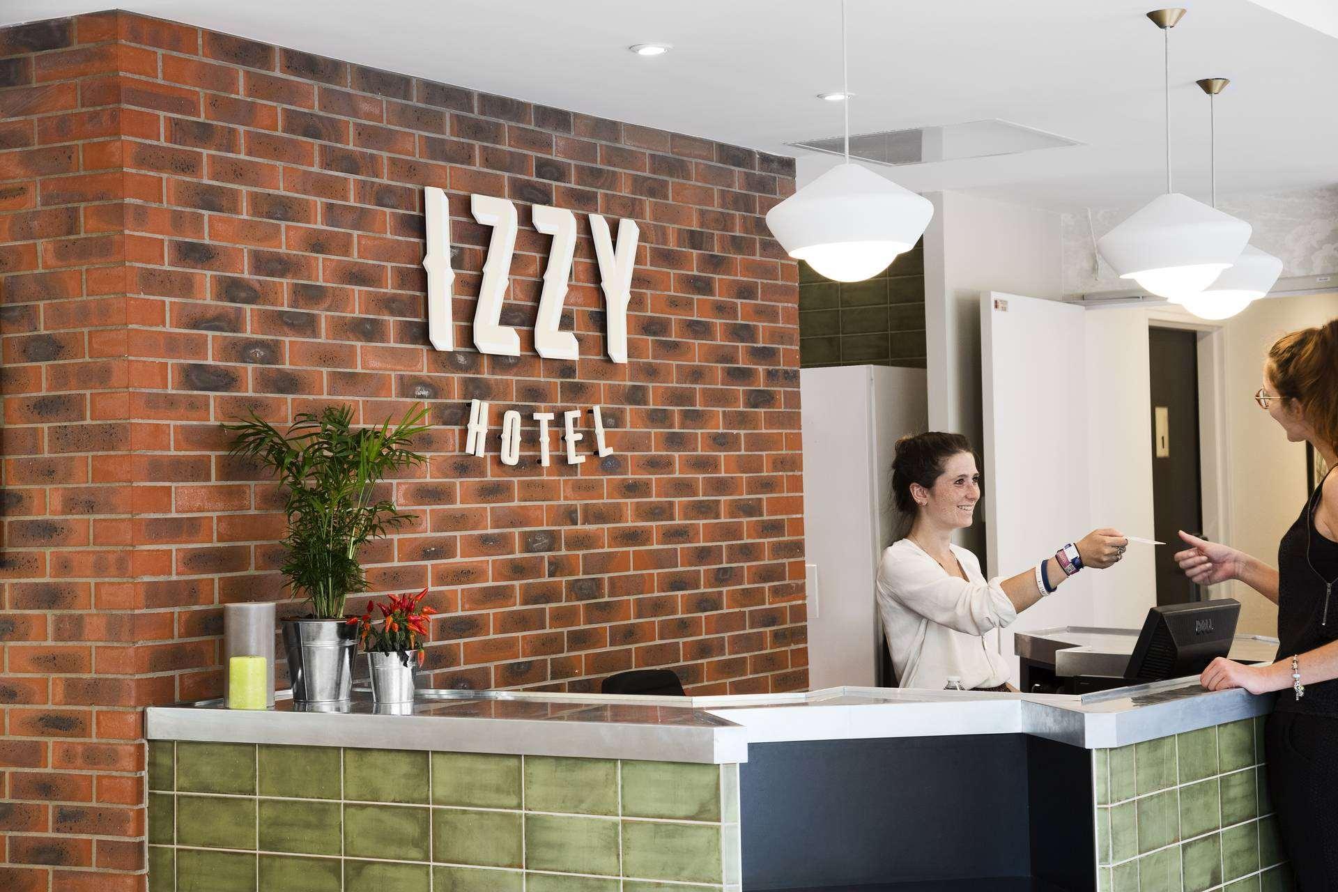 Hotel Izzy Issy-les-Moulineaux Buitenkant foto