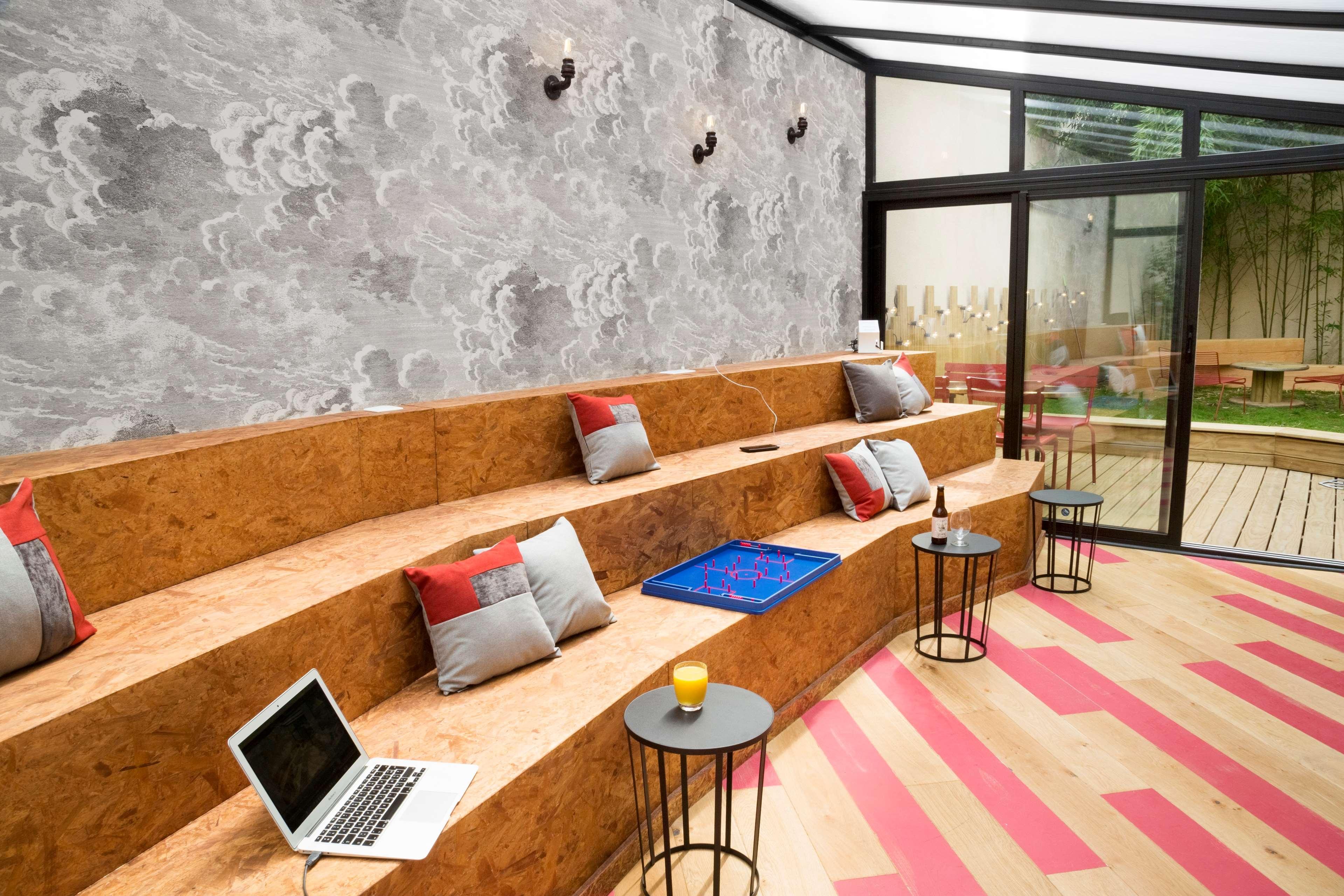 Hotel Izzy Issy-les-Moulineaux Buitenkant foto